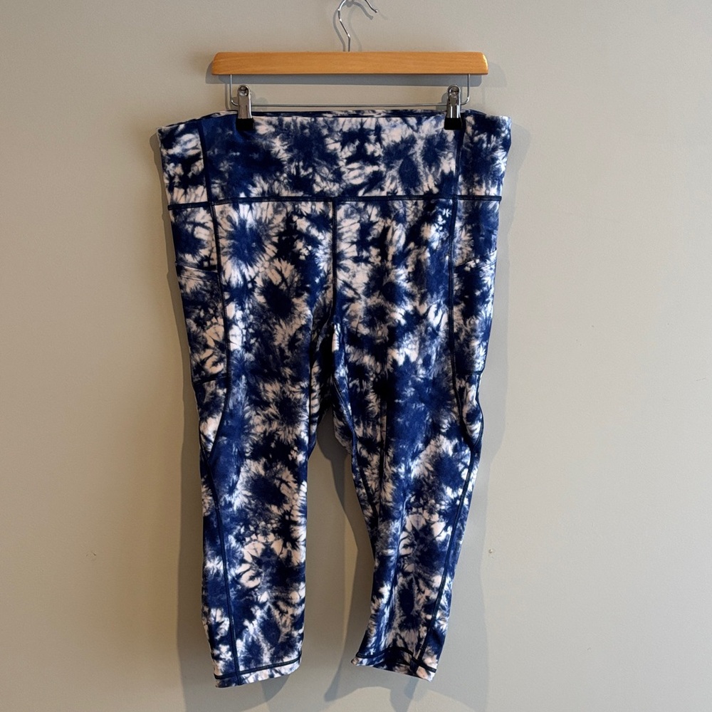 GAP Blue and White Tie-Dye Capri Leggings